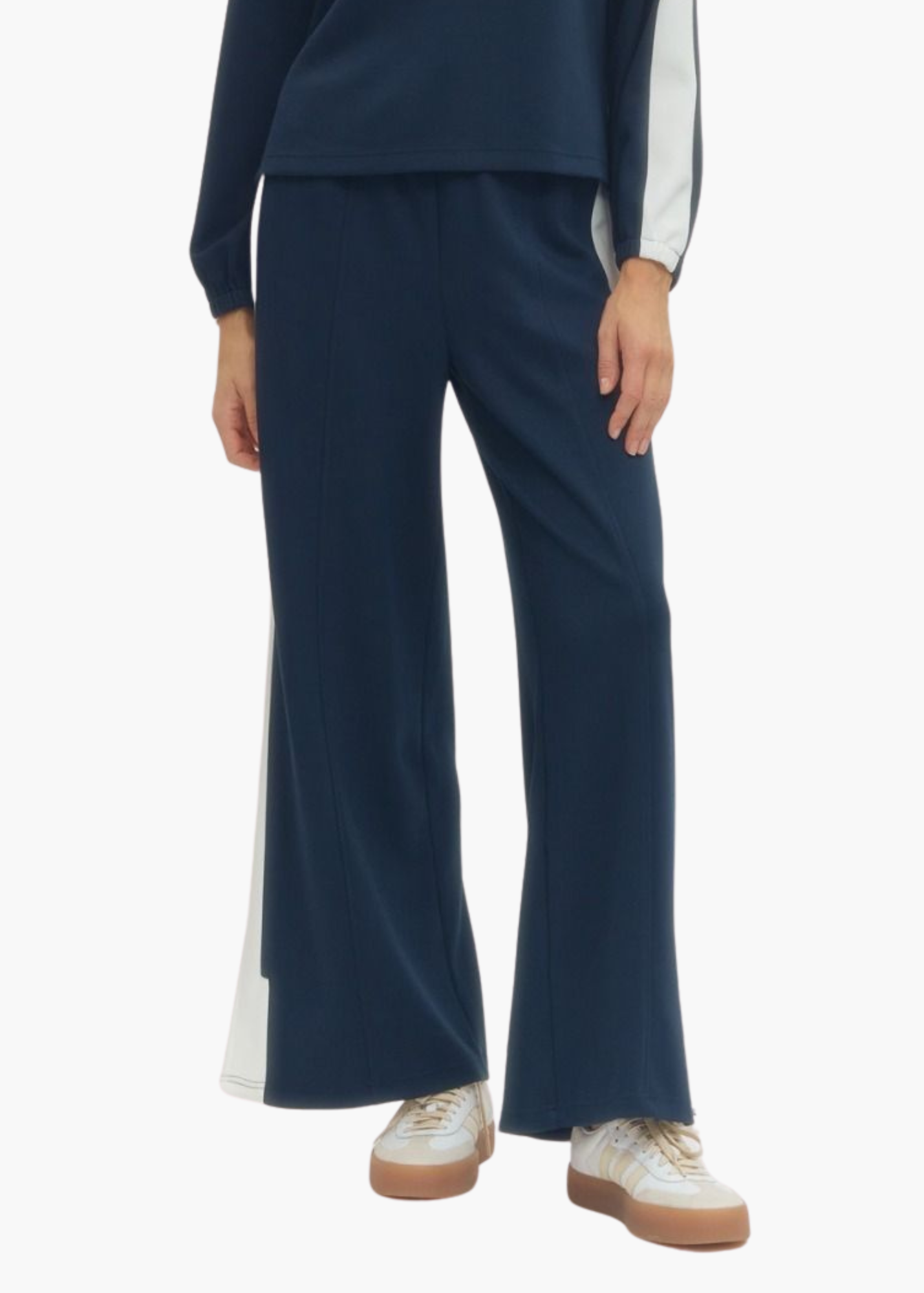 Maura Pant in Navy