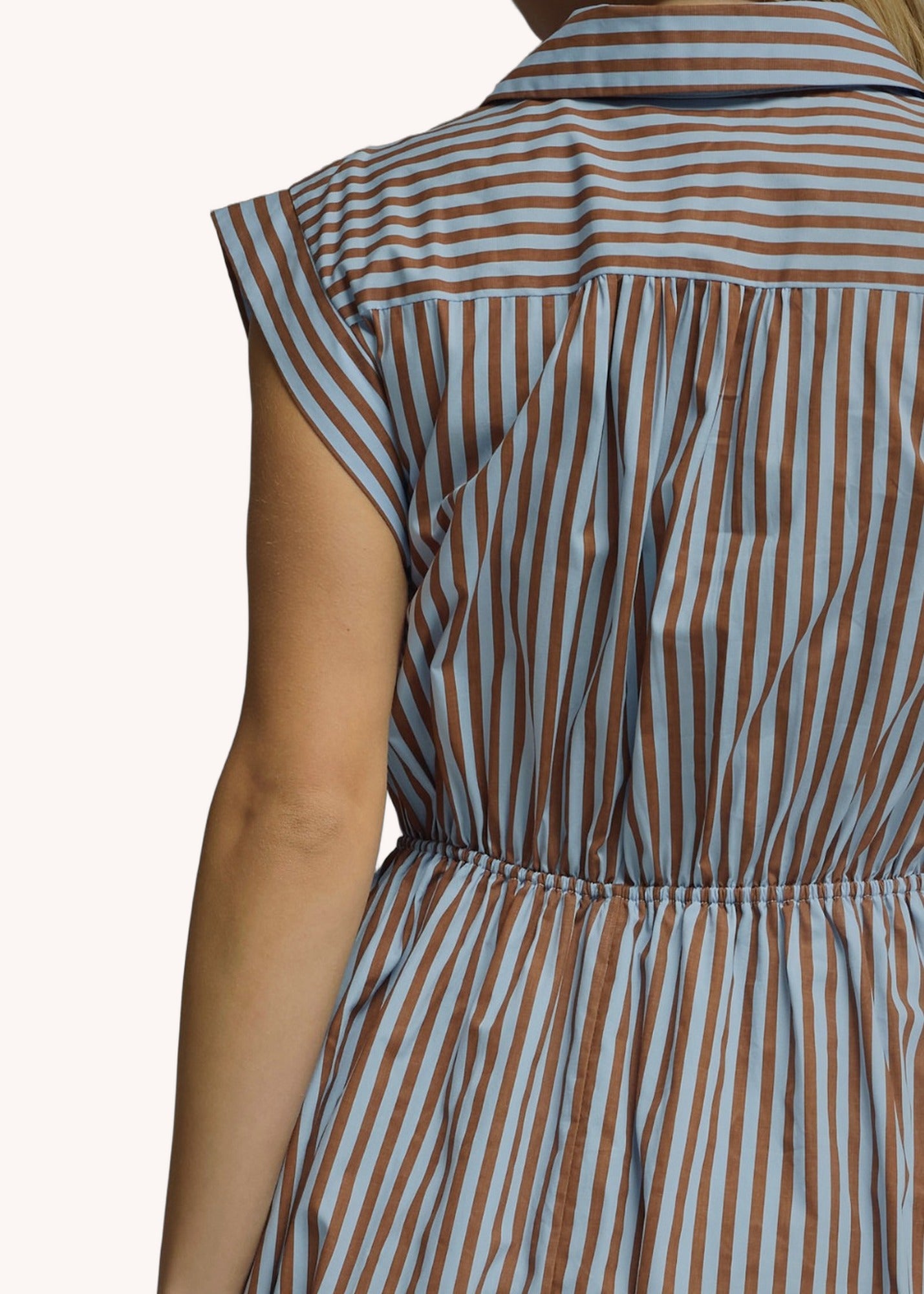 D29576 in Blue Brown