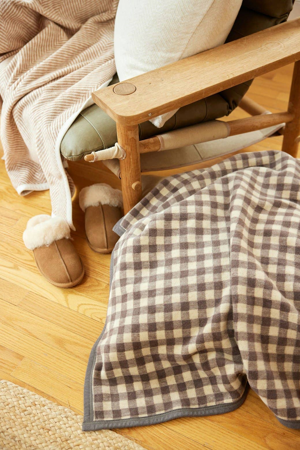 Chappy Wrap Midi Blanket in Gingham Mocha